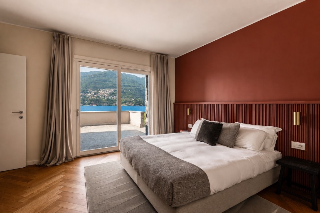 Bedroom with terrace doors and lake view